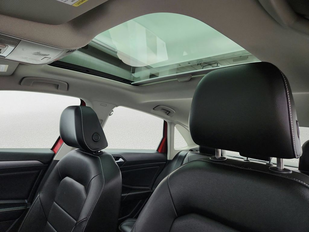 Used 2023 Volkswagen Jetta SE w/ Panoramic Sunroof Package FWD image 11