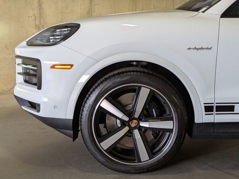 New 2026 Porsche Cayenne E-Hybrid image 13