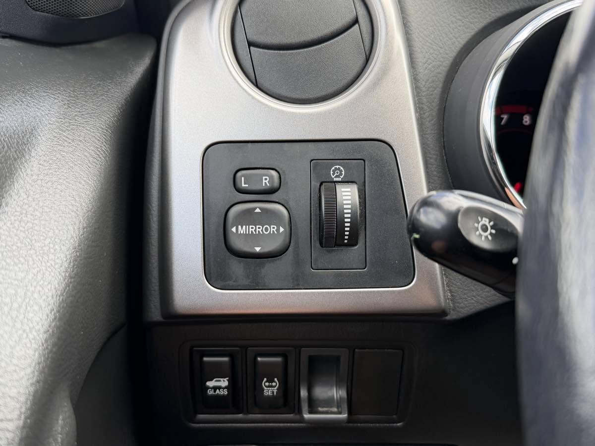 Used 2008 Pontiac Vibe w/ Preferred Package FWD image 19