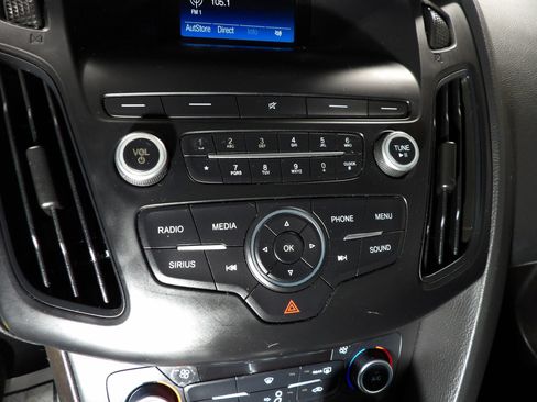 Used 2018 Ford Focus SE FWD image 13
