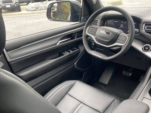 New 2025 Jeep Wagoneer L Series II w/ Convenience Group I image 32