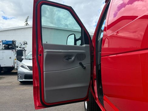 Used 2008 Ford E-350 and Econoline 350 Super Duty RWD image 25