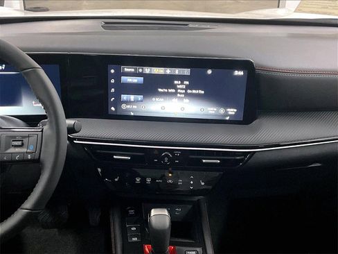 Used 2025 Nissan Kicks SR w/ SR Premium Package image 18