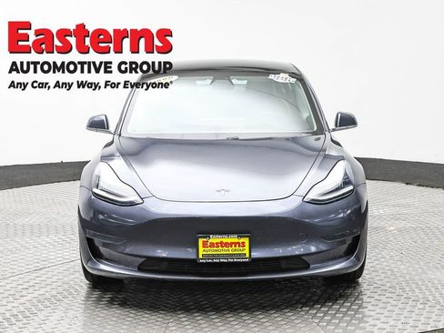 Used 2020 Tesla Model 3 Standard Range Plus image 2