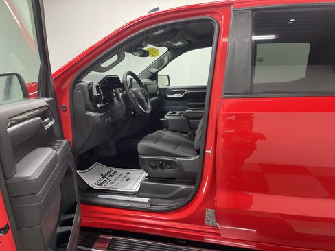 Used 2025 Chevrolet Silverado 1500 LT image 9