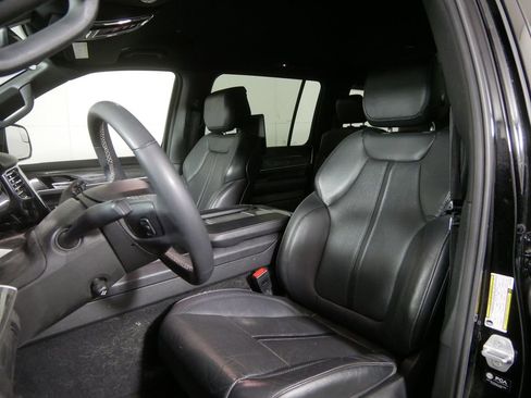 Used 2022 Jeep Wagoneer Series III w/ Rear Seat Video Group 1 AWD/4WD image 11