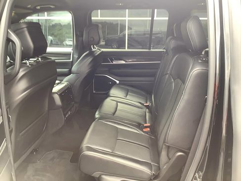 Used 2022 Jeep Wagoneer Series II image 10