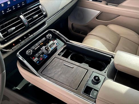 Used 2022 Lincoln Navigator L Reserve RWD image 17
