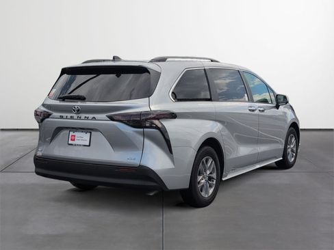 Certified 2025 Toyota Sienna XLE w/ XLE Plus Package FWD image 5