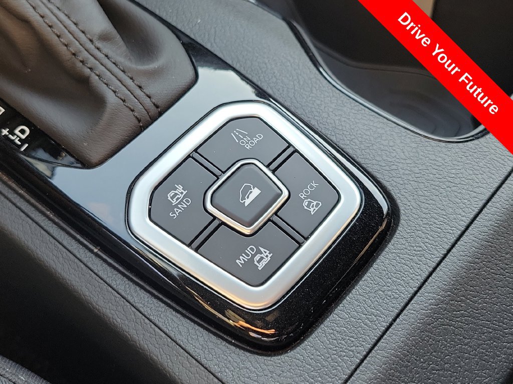 Used 2026 Nissan Frontier SV w/ Tow Package AWD/4WD image 17