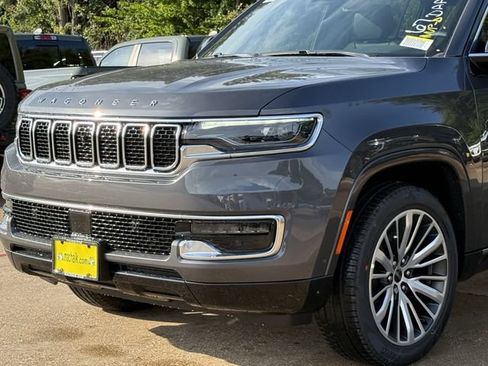 New 2025 Jeep Wagoneer L Series II AWD/4WD image 8