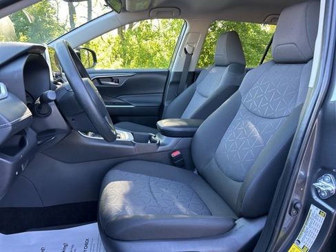 Certified 2025 Toyota RAV4 XLE AWD/4WD image 17
