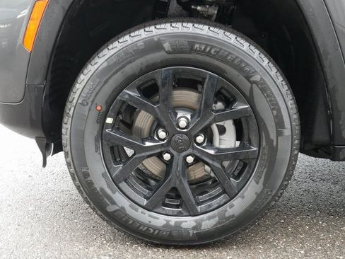 New 2025 Jeep Grand Cherokee Altitude image 13