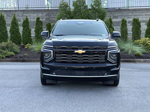 Used 2025 Chevrolet Tahoe High Country AWD/4WD image 3