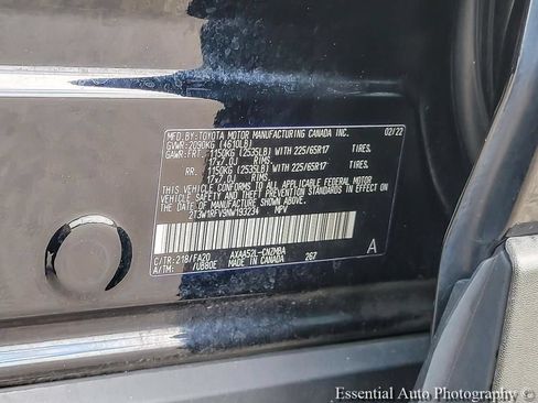 Used 2022 Toyota RAV4 XLE FWD image 32