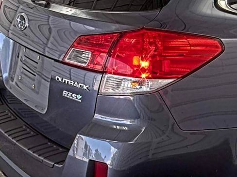 Used 2014 Subaru Outback 2.5i Premium AWD/4WD image 8