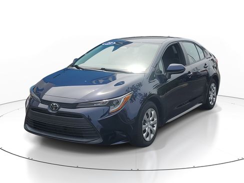 Used 2023 Toyota Corolla LE FWD image 3