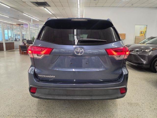 Used 2018 Toyota Highlander LE w/ Carpet Mat Package (TMS) FWD image 6