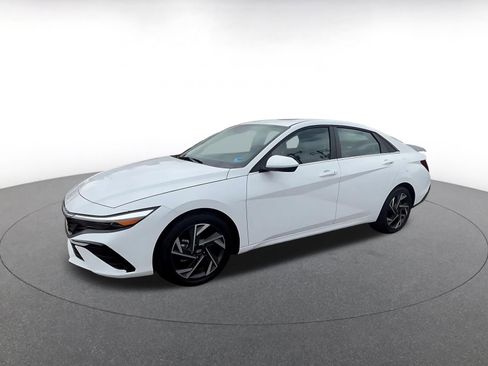 Used 2025 Hyundai Elantra SEL image 8