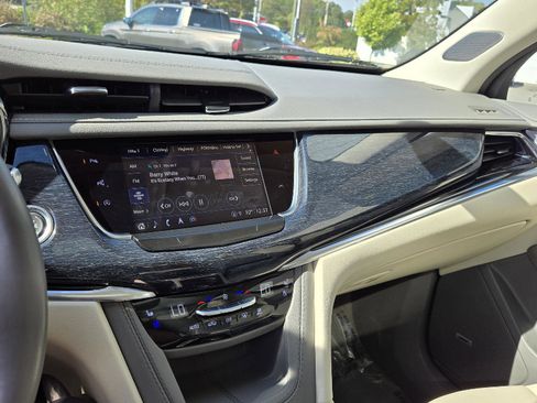 Used 2024 Cadillac XT6 Premium Luxury w/ Technology Package image 32