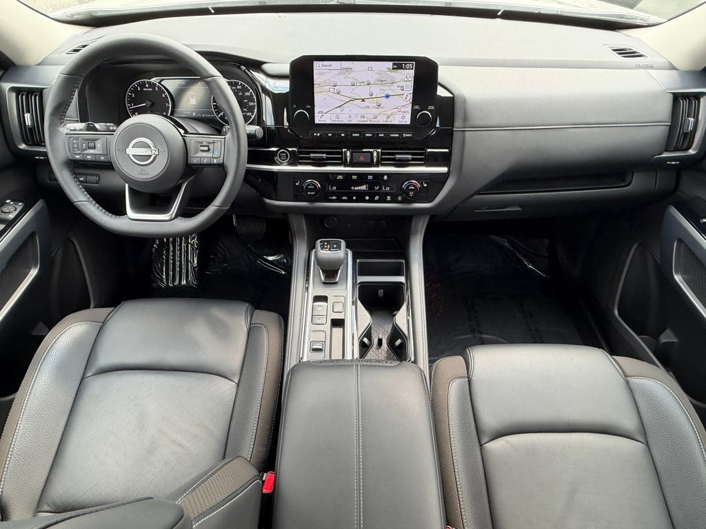 Used 2024 Nissan Pathfinder SL FWD image 19