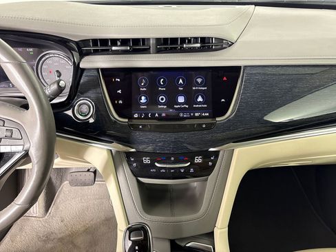 Used 2024 Cadillac XT6 Premium Luxury w/ Technology Package FWD image 29
