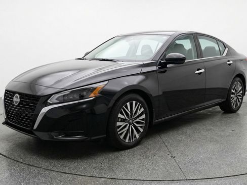 Used 2025 Nissan Altima 2.5 SV image 3
