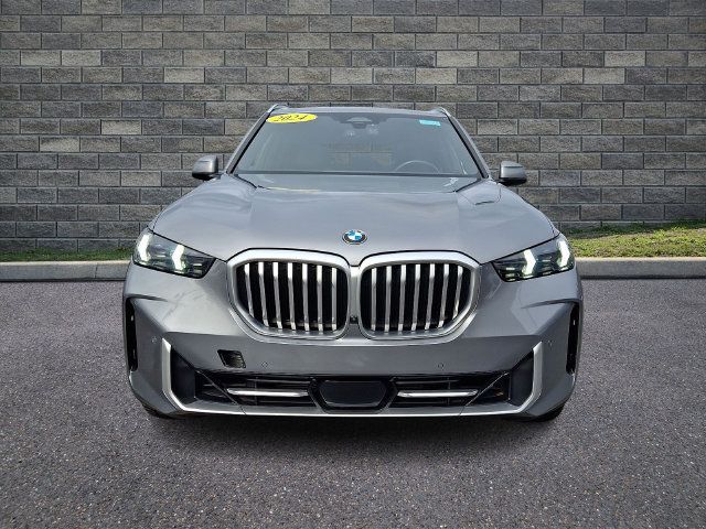 Used 2024 BMW X5 xDrive40i w/ Parking Assistance Package AWD/4WD image 2