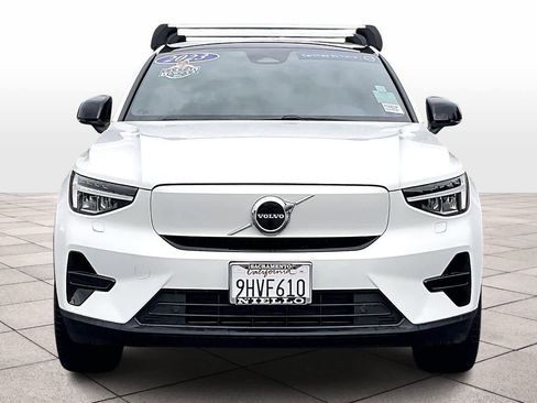 Used 2023 Volvo C40 Recharge Core w/ Climate Package image 3