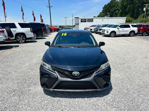 Used 2019 Toyota Camry SE FWD image 15