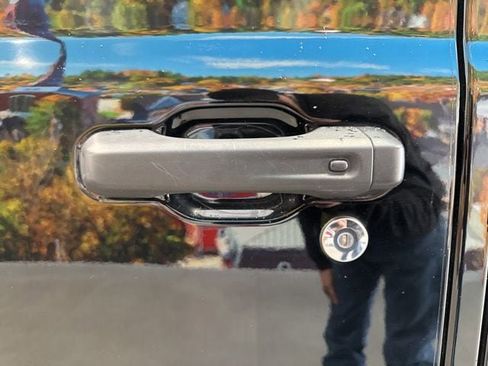 Used 2023 Jeep Gladiator Rubicon w/ Cold Weather Group image 18