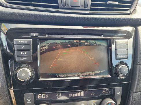 Used 2018 Nissan Rogue SV image 13