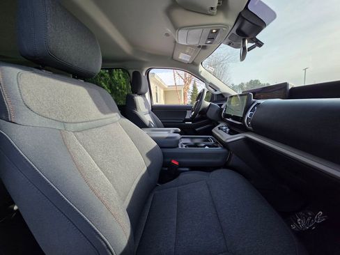 Used 2025 Ford Expedition Active image 19