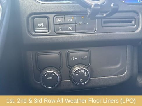 Used 2024 Chevrolet Suburban LT w/ Luxury Package image 31