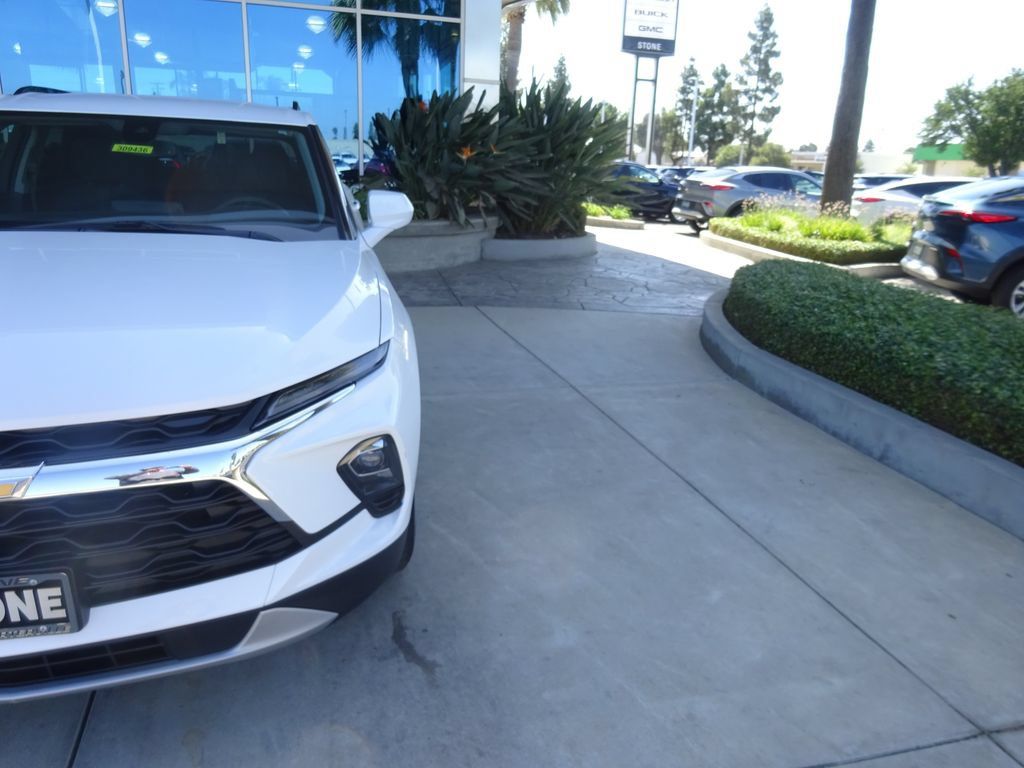 Certified 2023 Chevrolet Blazer LT w/ Convenience Package FWD image 30