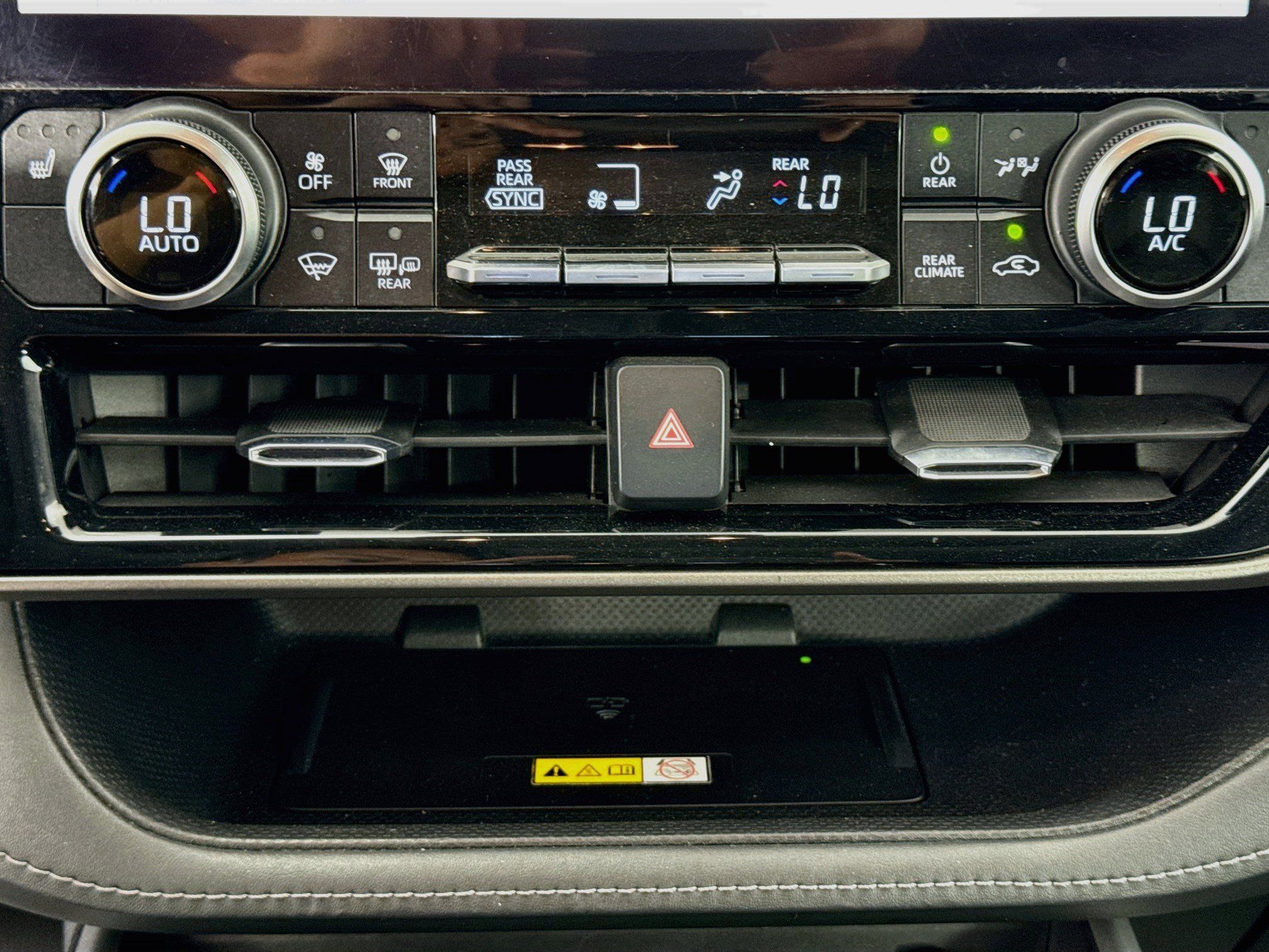Used 2023 Toyota Highlander XLE FWD image 17