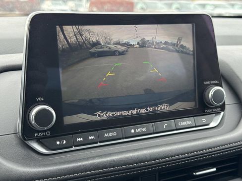 Used 2024 Nissan Rogue SV image 10