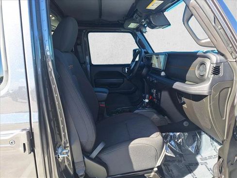 Used 2025 Jeep Gladiator Mojave AWD/4WD image 19