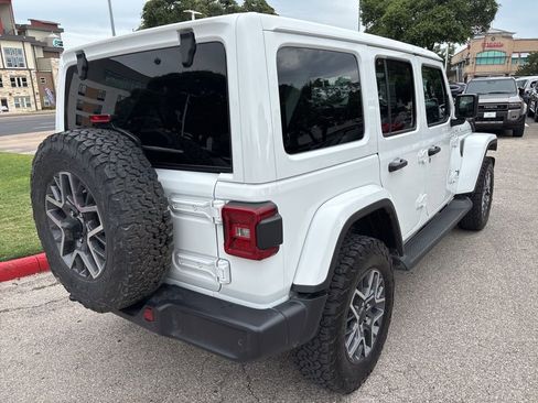 Used 2026 Jeep Wrangler Unlimited Sahara AWD/4WD image 5