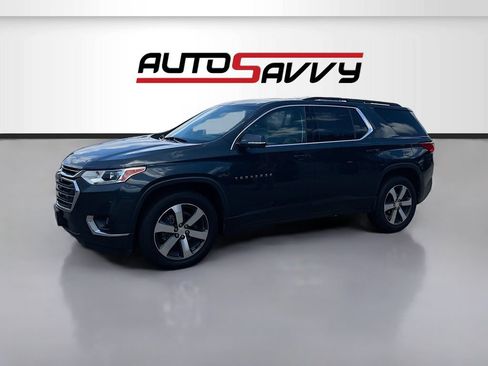 Used 2021 Chevrolet Traverse LT w/ LT Premium Package FWD image 3