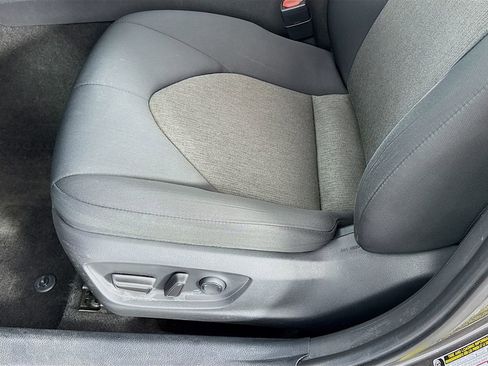 Used 2021 Toyota Camry LE image 20