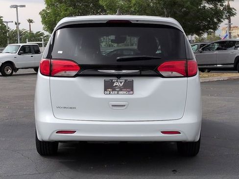 Used 2023 Chrysler Voyager LX FWD image 14