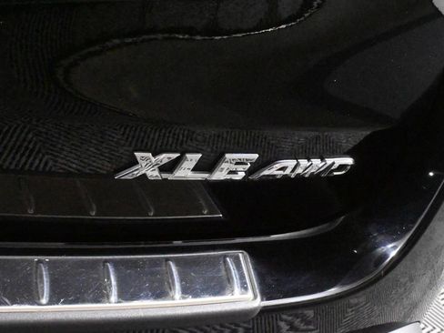 Used 2019 Toyota Highlander XLE image 40