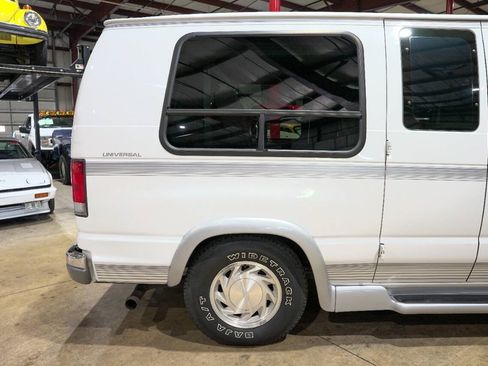 Used 1999 Ford E-150 and Econoline 150 RWD image 9