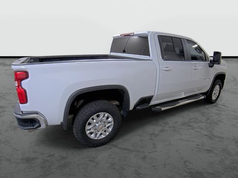 Used 2024 Chevrolet Silverado 2500 LT AWD/4WD image 4