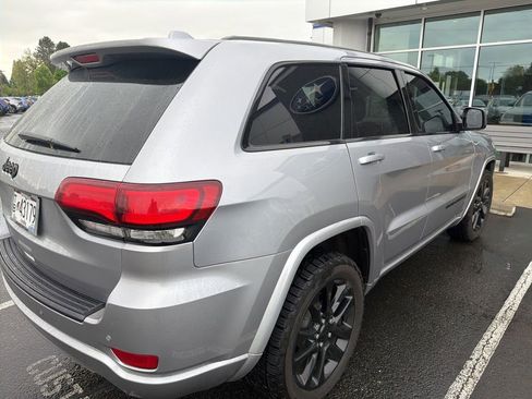 Used 2019 Jeep Grand Cherokee Altitude AWD/4WD image 2