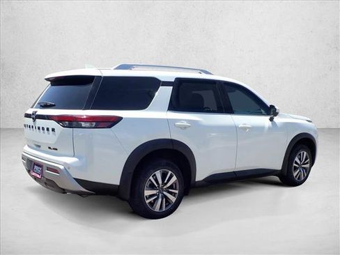 Used 2023 Nissan Pathfinder SL AWD/4WD image 4