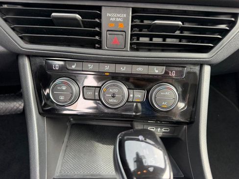 Used 2024 Volkswagen Jetta SE FWD image 14