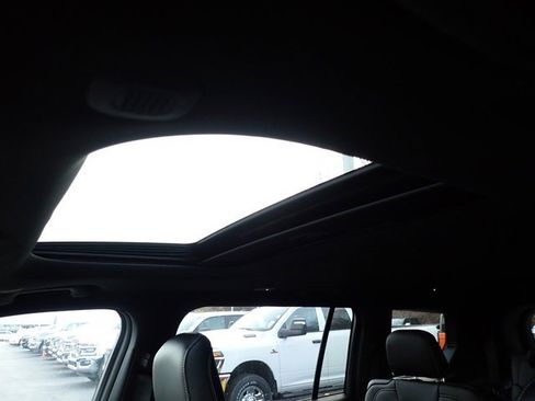 New 2025 Jeep Grand Cherokee L Altitude image 18