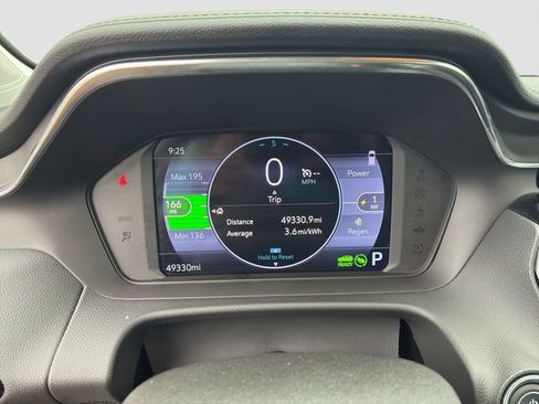 Used 2023 Chevrolet Bolt EUV LT w/ Convenience Package FWD image 17